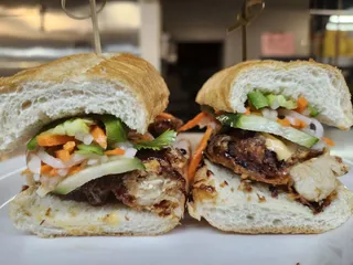 Ali'i Bar and Grill