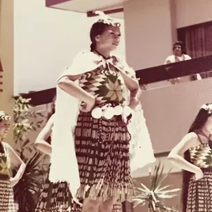 Ilima Hula Studio - Show for Aloha Week in Waikiki (Maori)