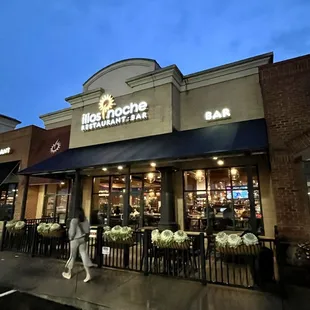 the outside of a restaurant