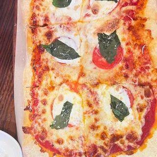 Tomato Mozzarella 'Margherita' Pizza