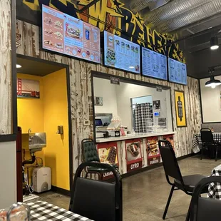 Order/pick up counter