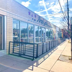 the outside of a restaurant