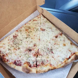 Lunch special. 2 slices and drink for 5.99