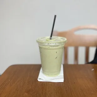 Iced Matcha Latte with Oatmilk