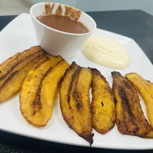 Platano, Frijoles y Crema Pan Frances