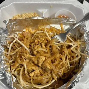 Chicken pad thai