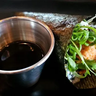 Spicy tuna hand roll