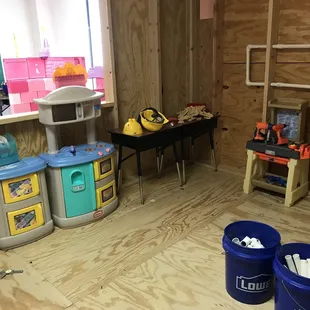 Inside the Lowe&apos;s Room