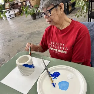 Paint a flower vase