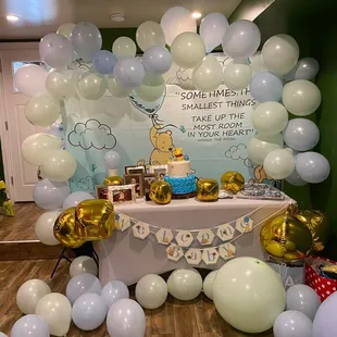 Cake presentation table