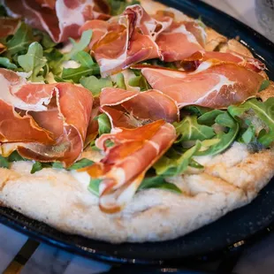 Prosciutto pizza
