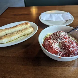 Spaghetti with meat balls.
