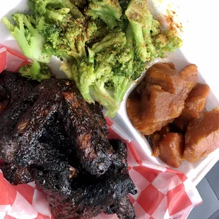 Jerk wings with broccoli and yams