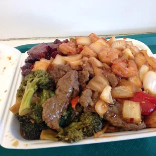 3-choice combo! They pack a lot in that styrofoam box!