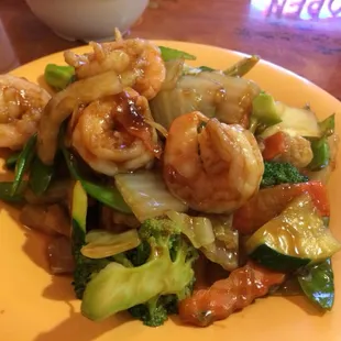 Shrimp with mixed vegetables-plump shrimp and crispy veggies