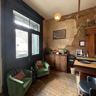 Sitting area by the bar