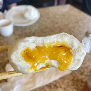 蒸奶皇包 - (3) Creamy Egg Yolk Bun