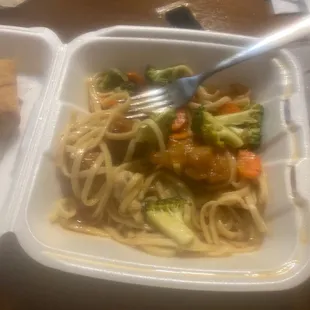 a plate of noodles and broccoli