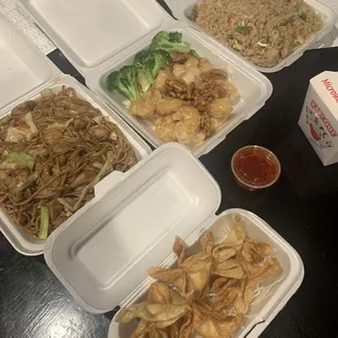 Chicken chow mein , honey walnut , house fried rice , ragoons .