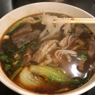 Spicy Beef Flank with Thick Egg Noodle Soup