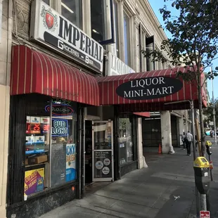 the front of a liquor store