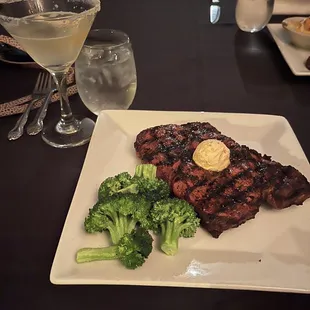 Steak with broccoli