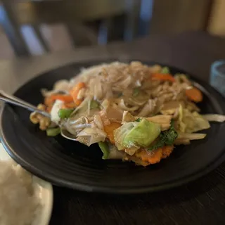 S21. Spicy Kee Mao Noodle Lunch