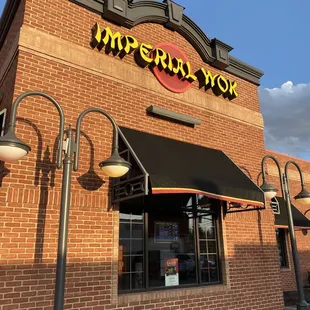 the outside of the restaurant