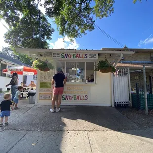 Cute little sno balls place. It&apos;s right in the middle of a neighborhood.