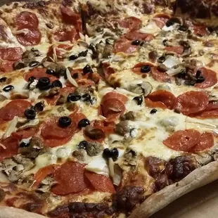 5 topping for 25 bucks. look at this thing!