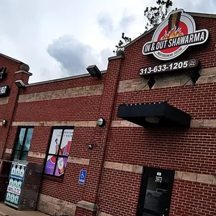 the outside of a restaurant