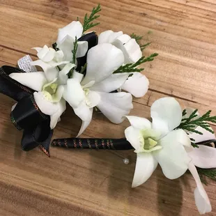 Wrist Corsage &amp; Boutonniere Set