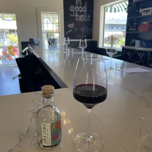 Just passing from here as a touriste. I gave it a try, the place is so nice and clean. My Cabernet Wine was fantastic  Thank you Nilu!!