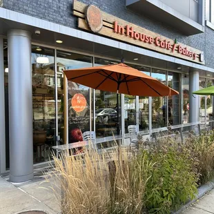 Exterior/Outside: Storefront