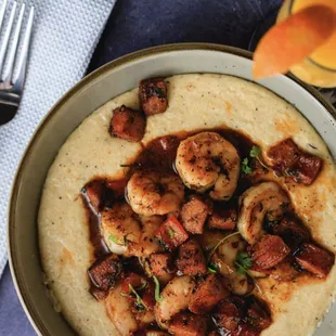 Jumbo shrimp, turkey andouille sausage, onions, and bell peppers served over creamy Gouda grits. Only at Brunch!