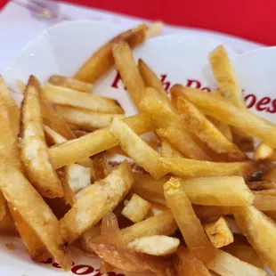 ows a plate of french fries