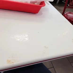 ows a red tray of food on a white table