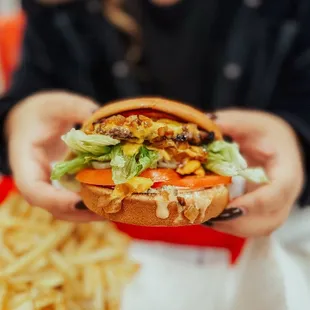 Cheeseburger, bun extra toasted, grilled onions