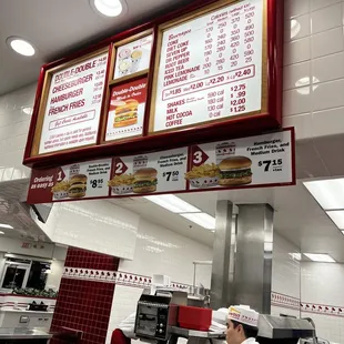 ows a man working in a fast food restaurant