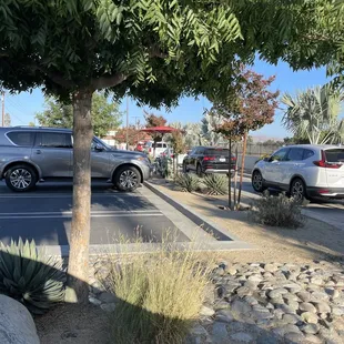 ows a parking lot with parked cars