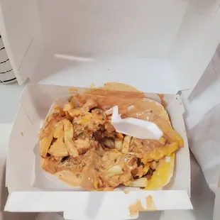 ows the inside of the box