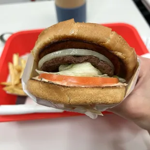 Hamburger w/ raw onions and extra toasted buns