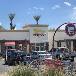 ows the outside of a restaurant