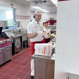 Anthony cooking my delicious burger!