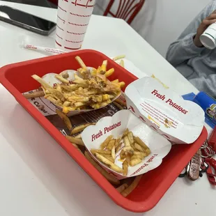 Animal style fries were fire! Our cashier Alex T was very polite and helpful. We enjoyed our meal ;)