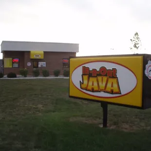 ows a sign for a fast food restaurant