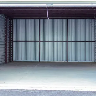 Huge units that can storage cars, trucks, trailers, etc.