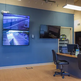 26 Video cameras record the site.