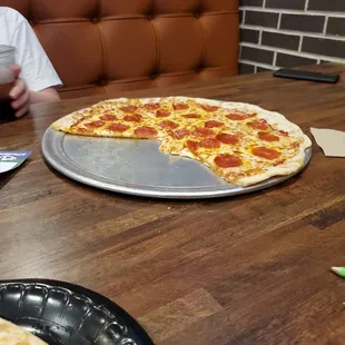 16&quot; Pepperoni Pizza.