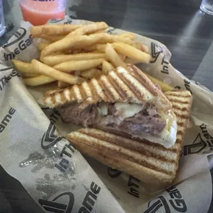 Mac &amp; Cheese Brisket Panini